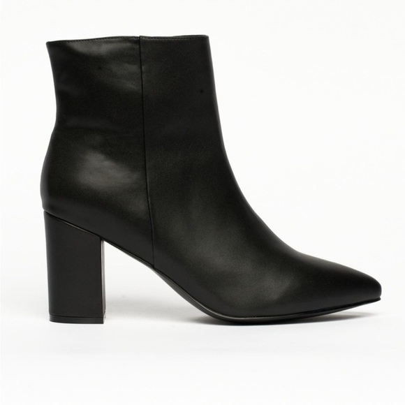 Elegant Black Ankle Boots - Picture 1 of 6